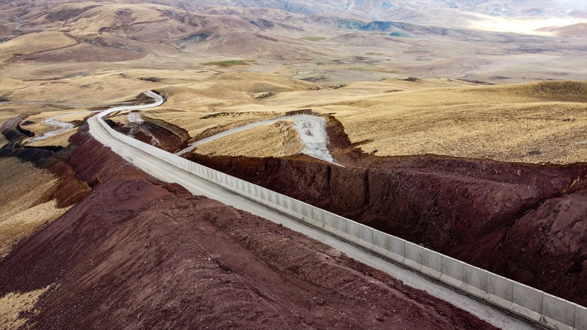 Van ile İran sınırına yapılan güvenlik duvarı, 20 kilometreye ulaştı #8