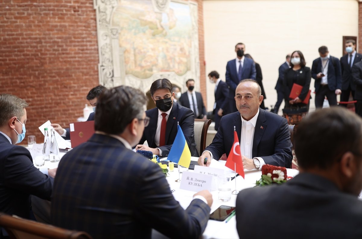 Bakan Çavuşoğlu, Ukraynalı mevkidaşı ile ortak basın toplantısı düzenledi #3
