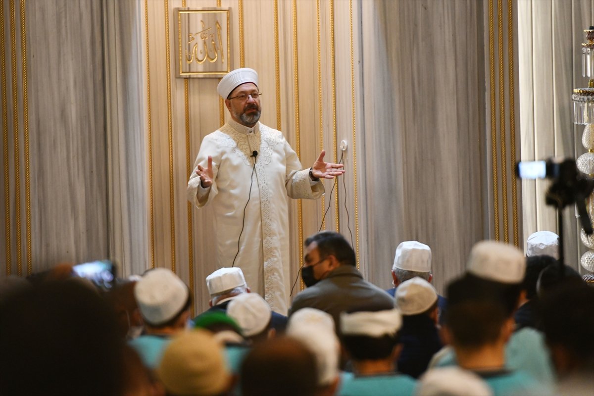 Diyanet İşleri Başkanı Ali Erbaş, sabah namazında gençlerle bir araya geldi #2