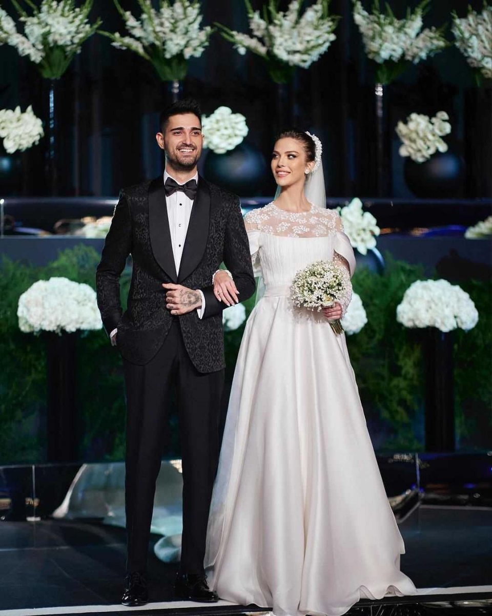 Yasemin Şefkatli nin transparan gelinliği olay oldu #3