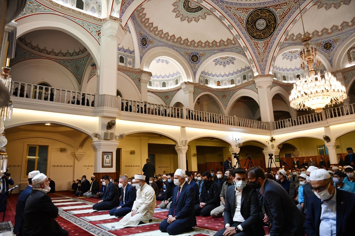 Diyanet İşleri Başkanı Ali Erbaş, sabah namazında gençlerle bir araya geldi #7