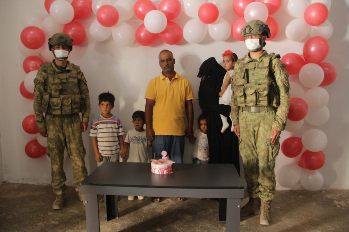 Barış Pınarı Harekatı sırasında doğan Pınar’a, askerlerin doğum günü sürprizi  #2