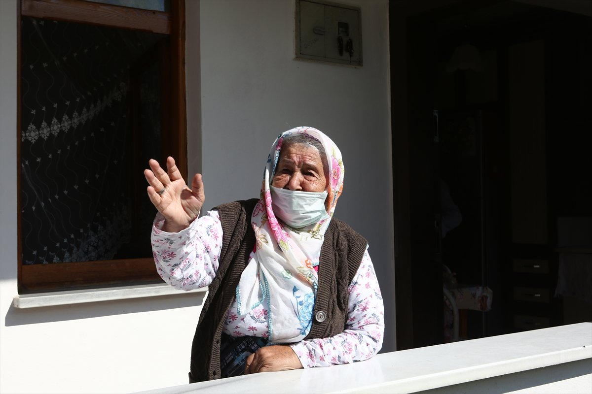 Trabzon da 106 yaşında koronavirüsü yenen Nuriye Nine den aşı çağrısı #1