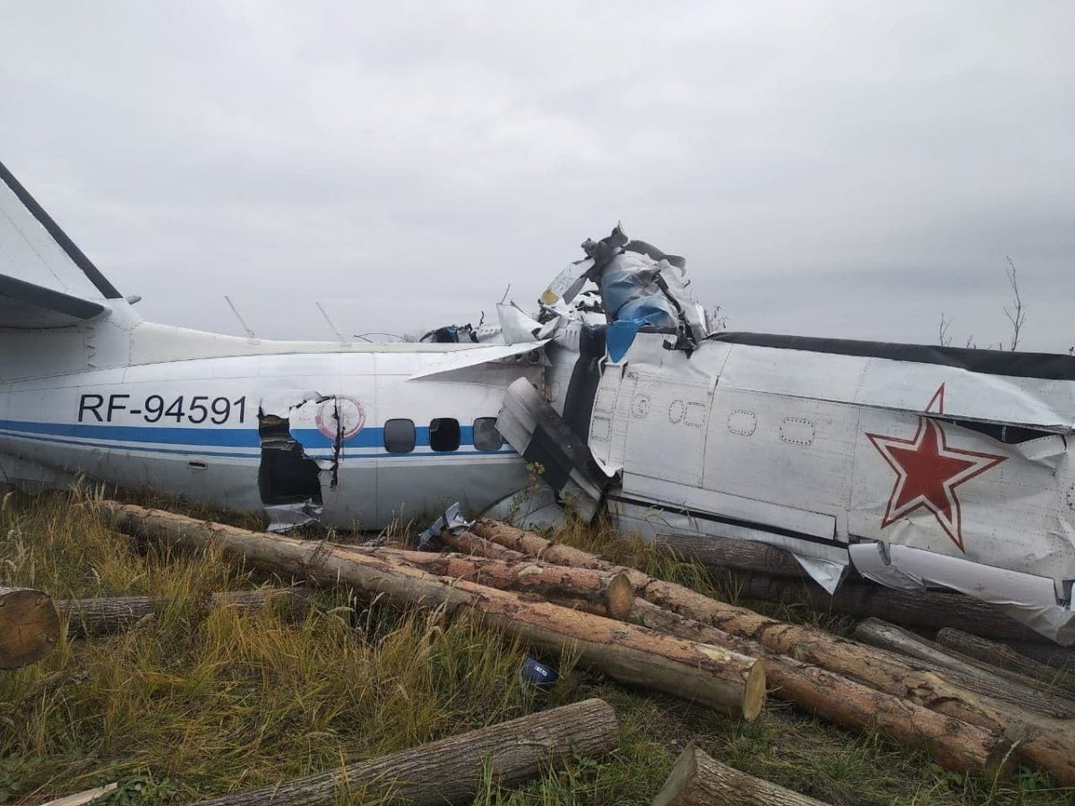 Tataristan da paraşütçüleri taşıyan uçak düştü #1