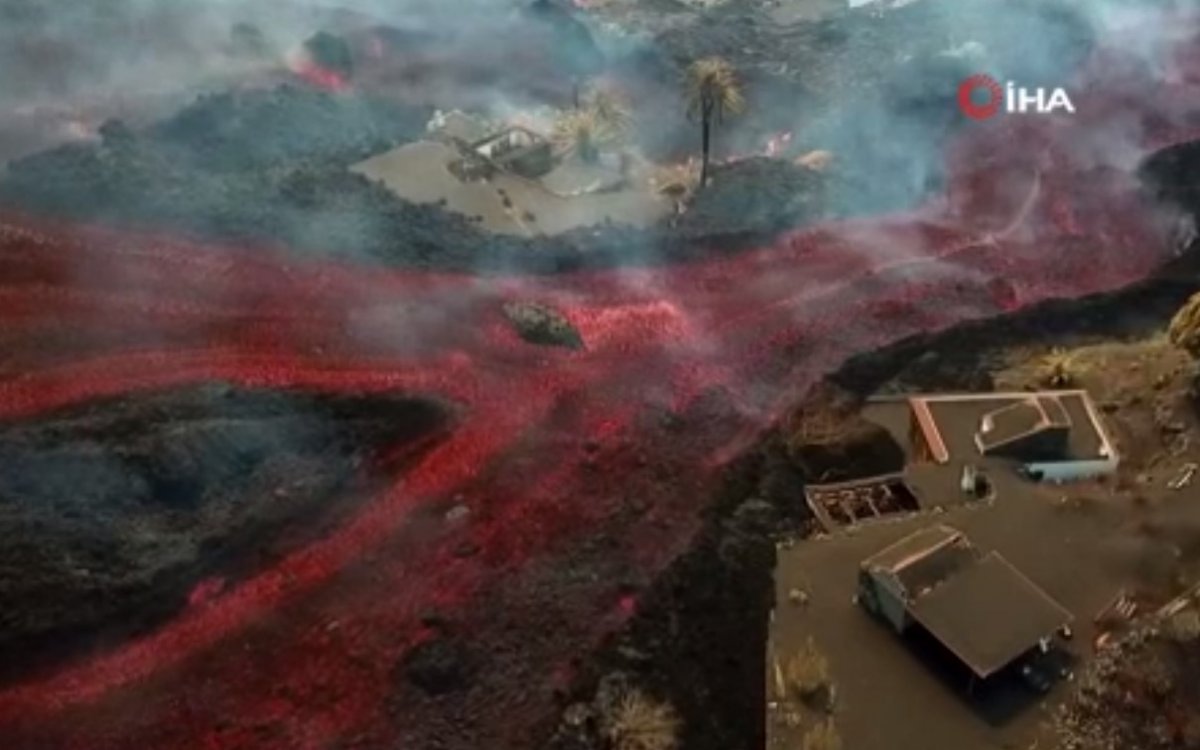 La Palma daki yanardağdan çıkan lavlar evleri yutuyor  #2