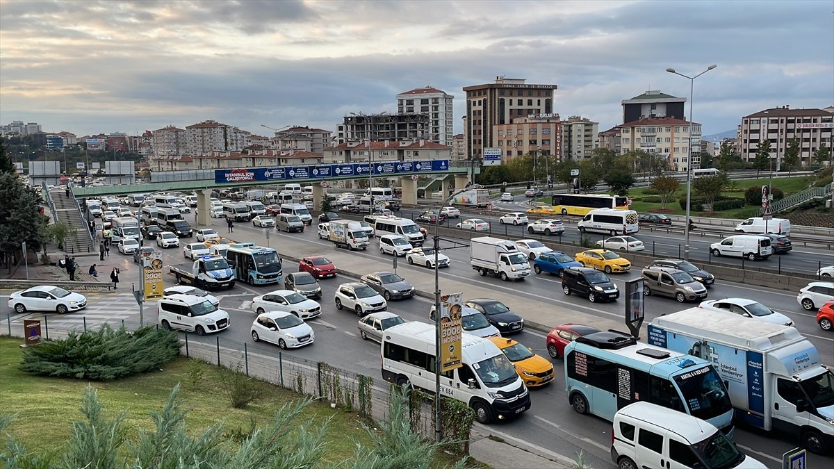 Haftanın ilk iş gününde İstanbul da trafik yoğunluğu #1