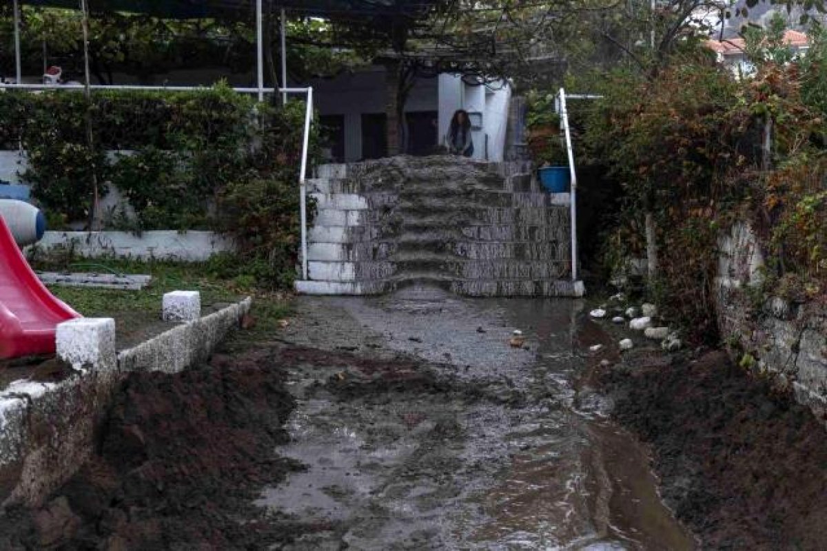 Yunanistan ın Eğriboz Adası nda sel felaketi #4