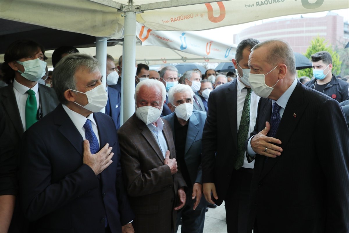 Cumhurbaşkanı Erdoğan, Abdullah Gül ile cenazede selamlaştı #1