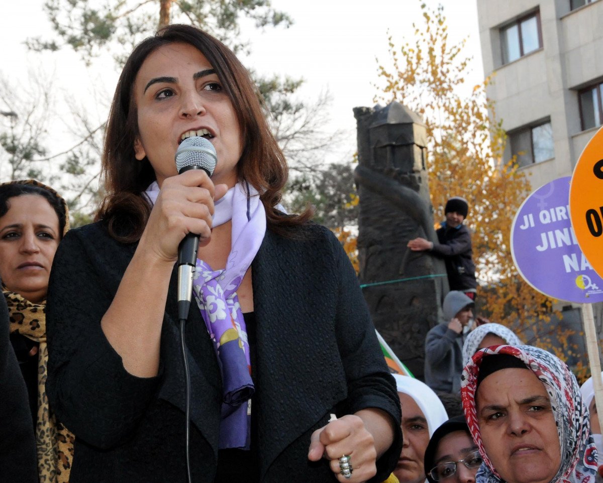 HDP’li Aysel Tuğluk a 1 yıl 8 ay hapis cezası #1