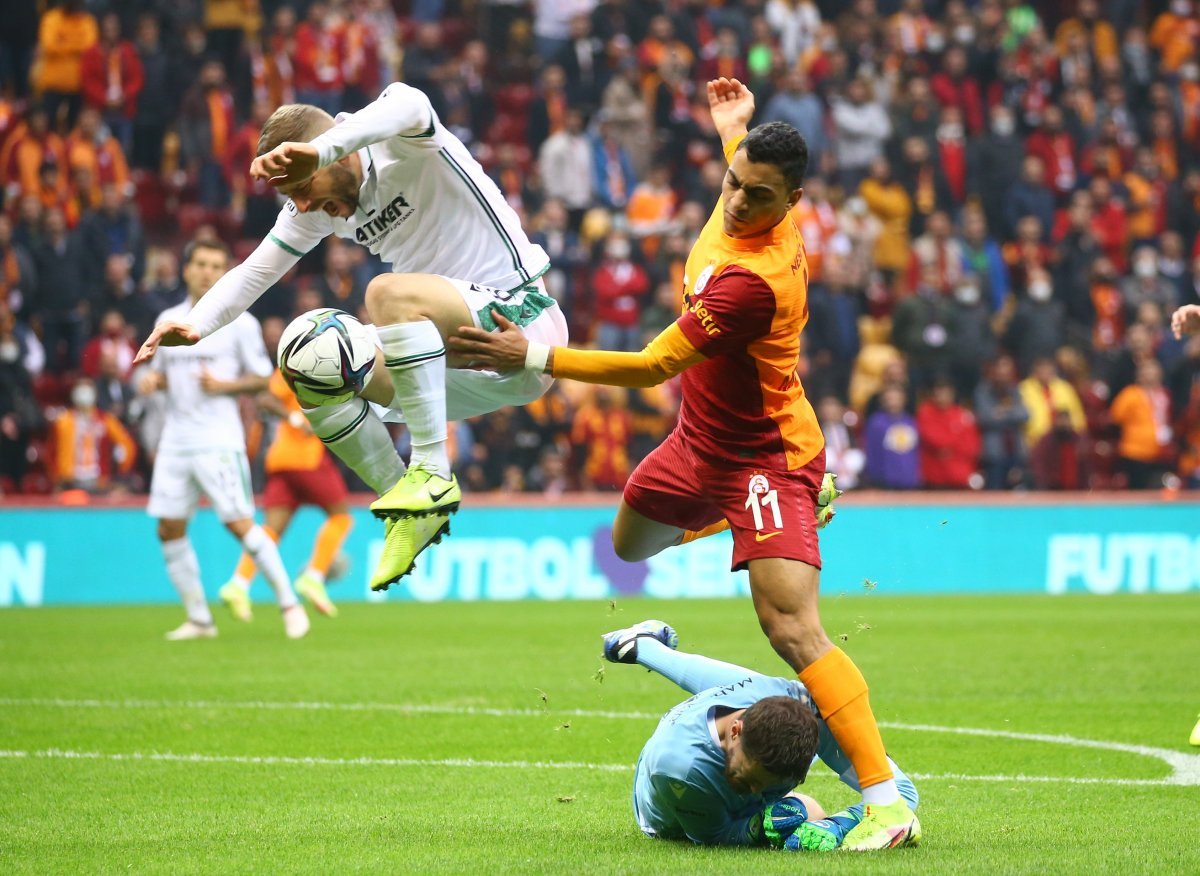 Mohamed in attığı gol tartışmalara neden oldu #4
