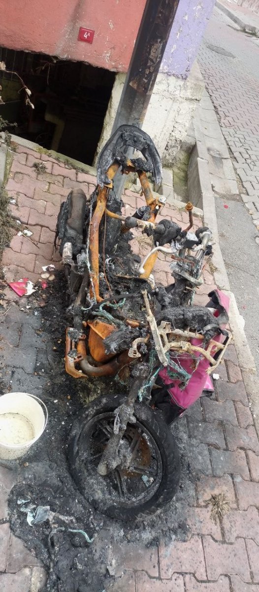 Kağıthane’de eski nişanlısının motosikletini benzin döküp yaktı #4