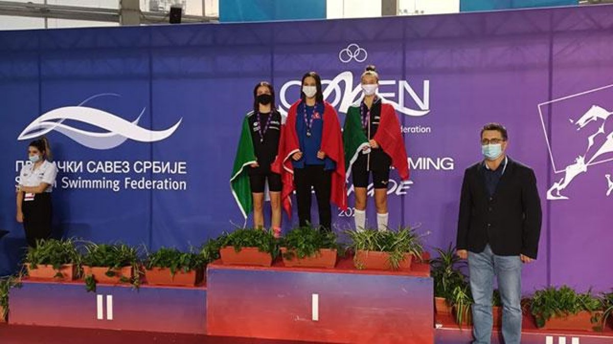 Milli yüzücüler Talya Erdoğan ve Meriç Uygun Comen Cup ta birinci #1