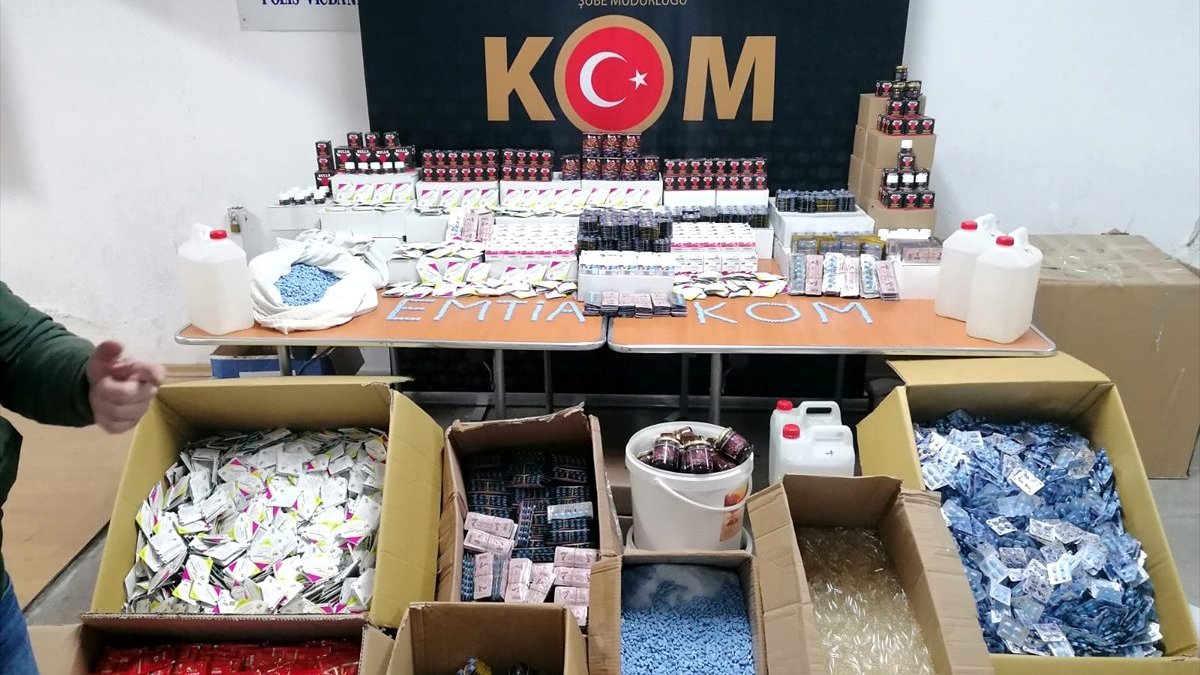 İzmir’de 33 milyon liralık kaçak ürün ele geçirildi