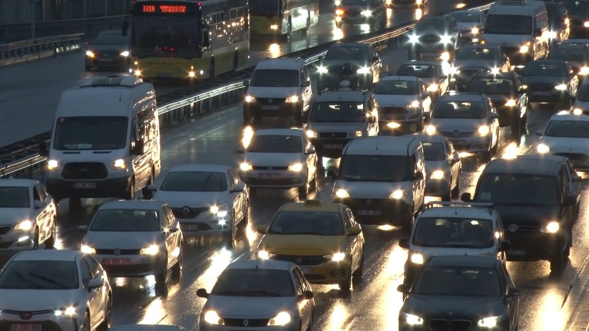 İstanbul da haftanın ilk iş gününde trafik yoğunluğu #1