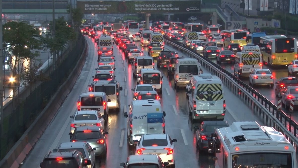İstanbul da haftanın ilk iş gününde trafik yoğunluğu #6