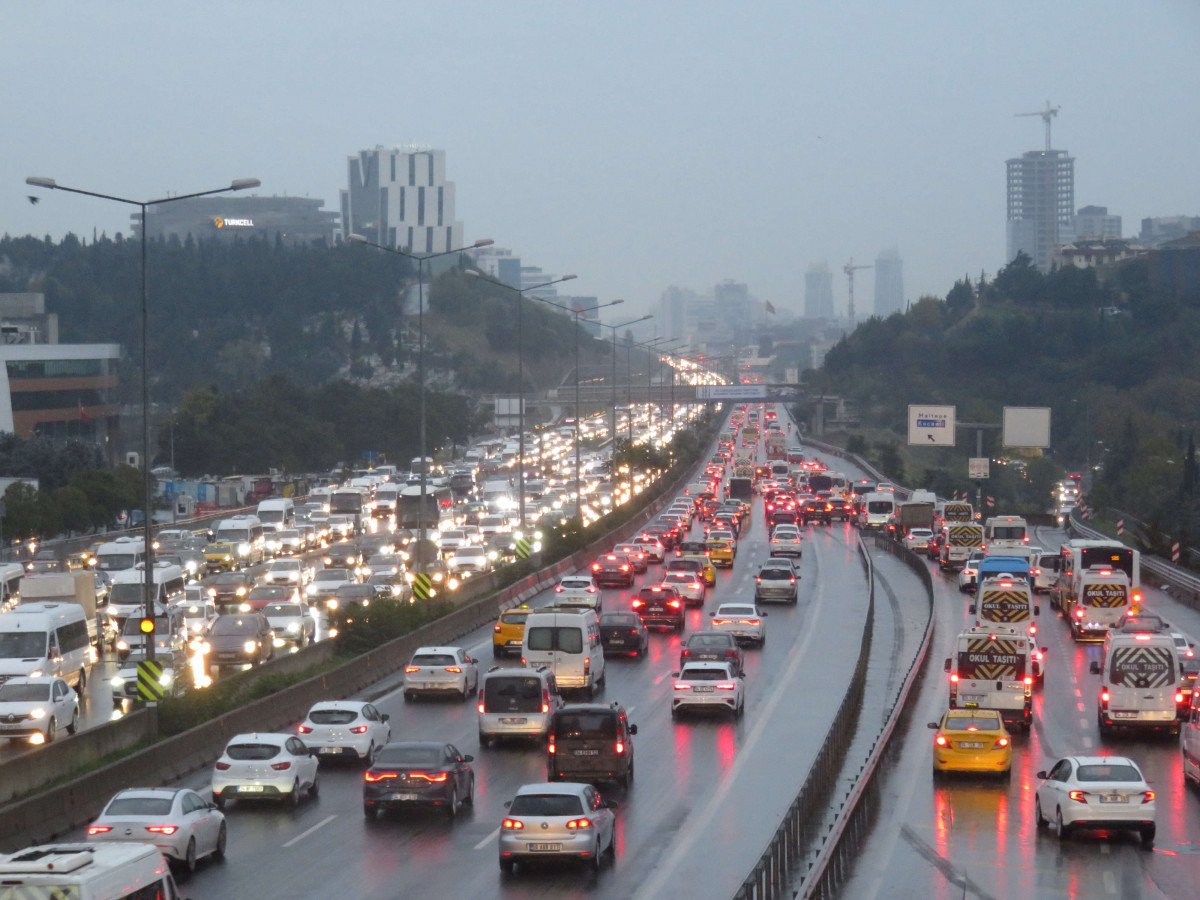 İstanbul da haftanın ilk iş gününde trafik yoğunluğu #8