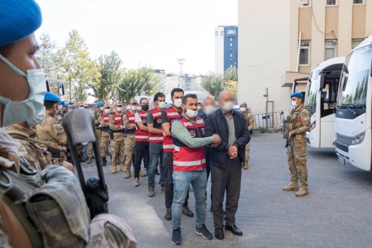 Diyarbakır da teröre finans sağlayanlara operasyon: 80 kişi tutuklandı #5