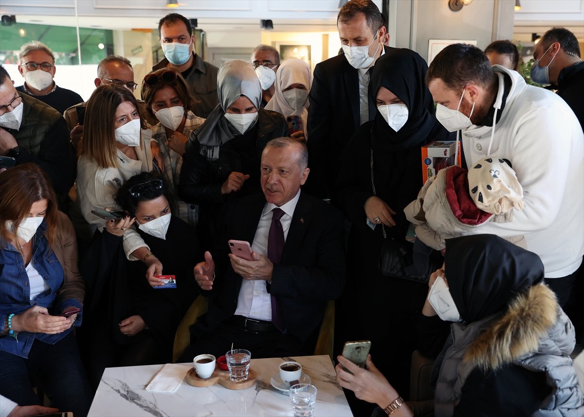 Cumhurbaşkanı Erdoğan kafede vatandaşlarla sohbet etti #2