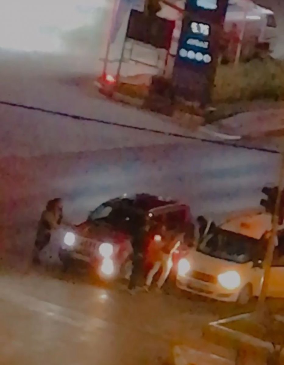 Isparta’da taksiden indirdikleri adamı darbettiler #2