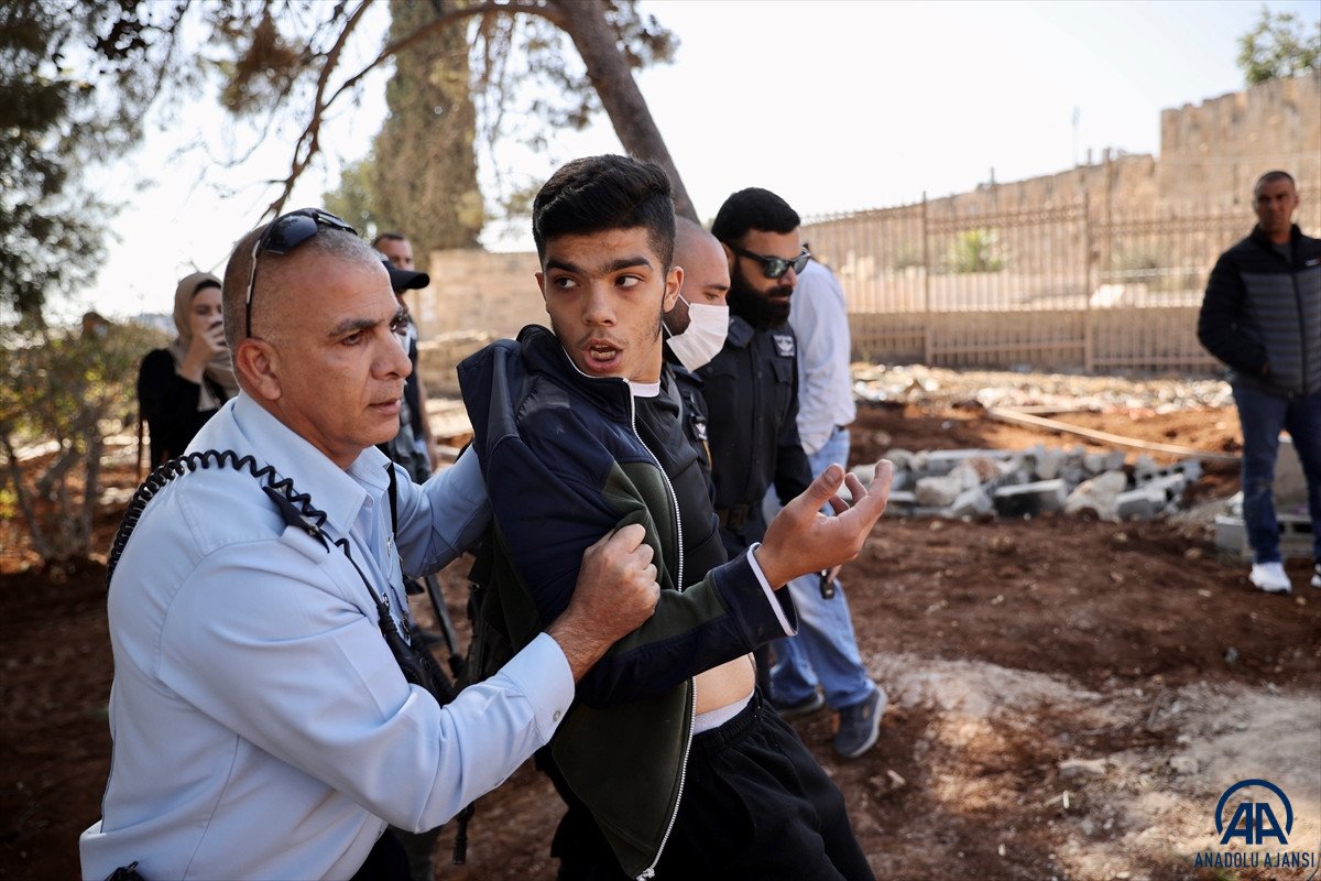 İsrail, park yapmak için Müslüman mezarlarını yıkmaya başladı #9