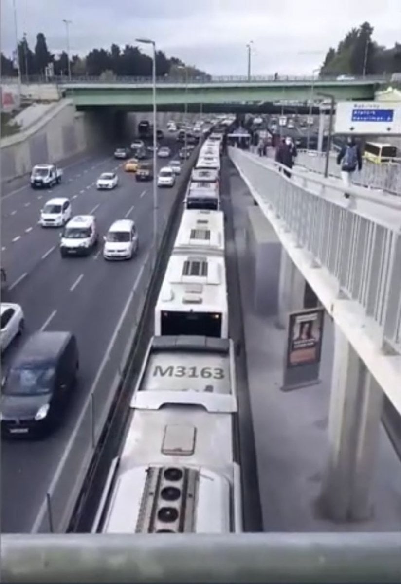 Edirnekapı’da arızalanan metrobüs, araç kuyruğu oluşturdu  #2