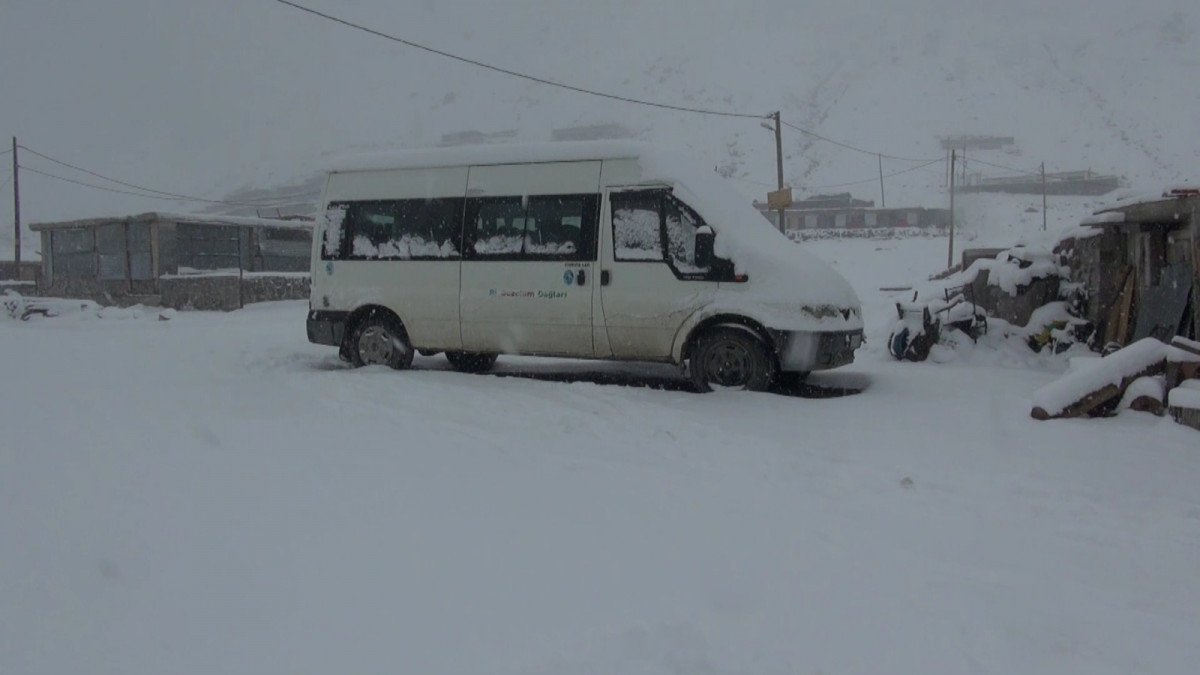 Rize de kar kalınlığı 20 santimi geçti #2