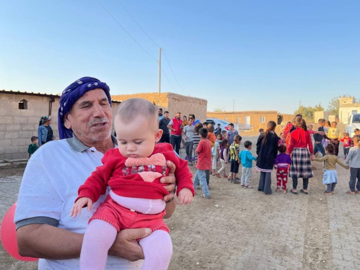 Şanlıurfa’da palyaçoların çocukları eğlendirmesine muhtar izin vermedi #6