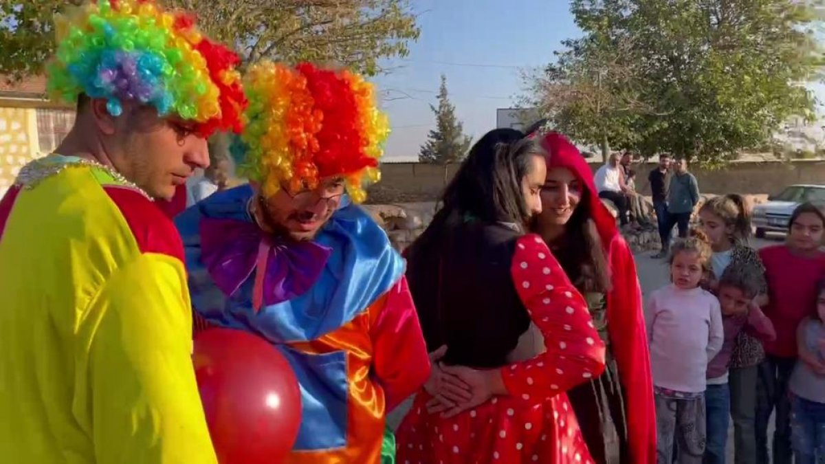 Şanlıurfa’da palyaçoların çocukları eğlendirmesine muhtar izin vermedi #3