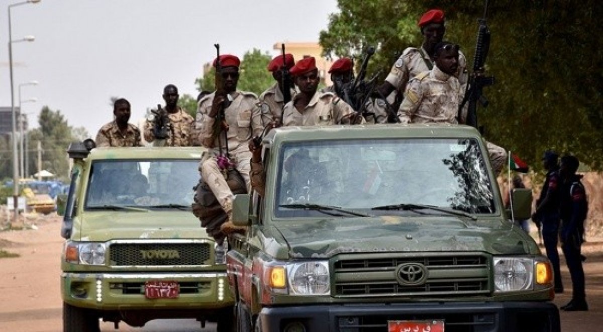 Sudan’da darbe girişimi: Başbakan ev hapsine alındı #5