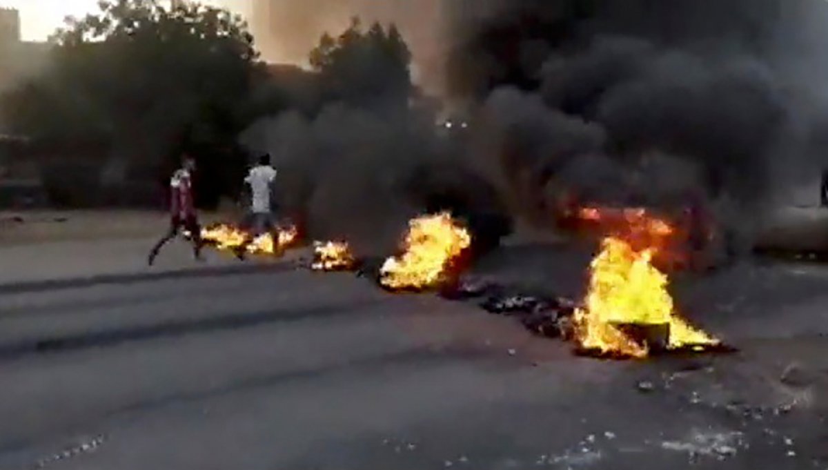 Sudan’da darbe girişimi: Başbakan ev hapsine alındı #4