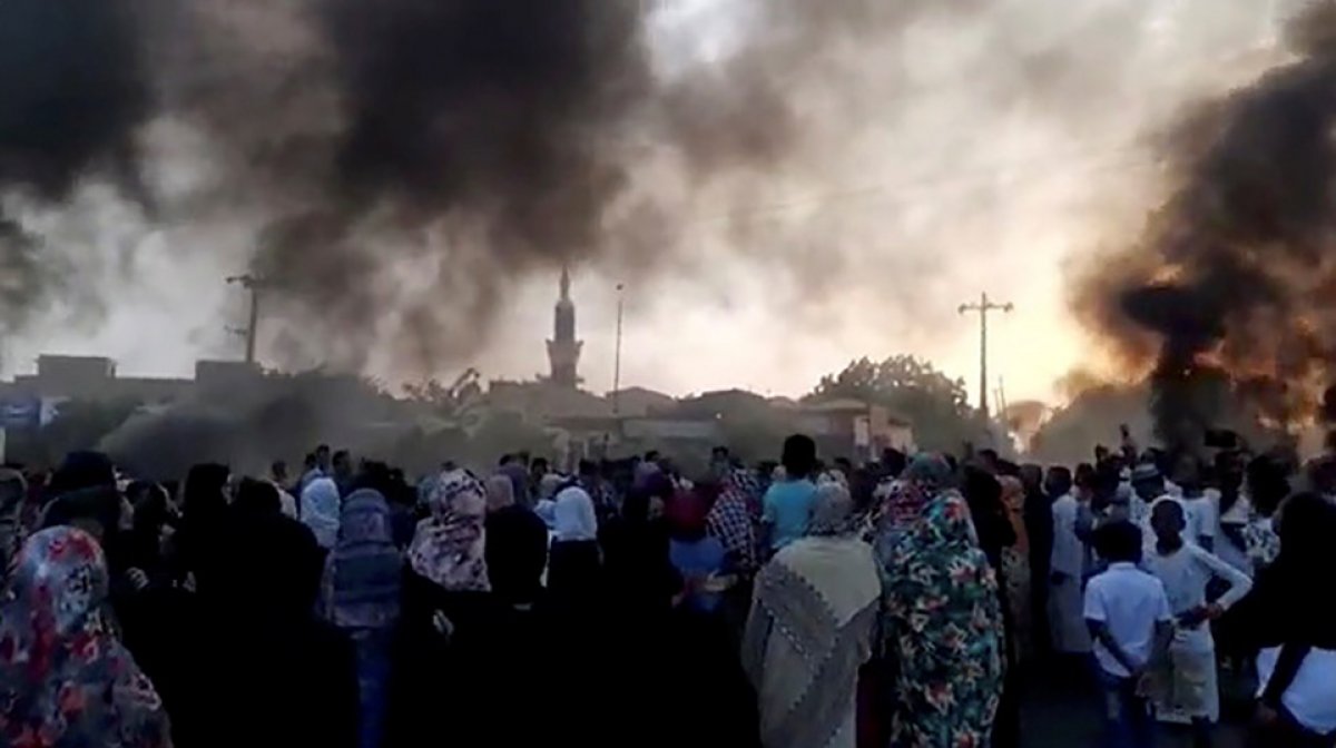 Sudan’da darbe girişimi: Başbakan ev hapsine alındı #2