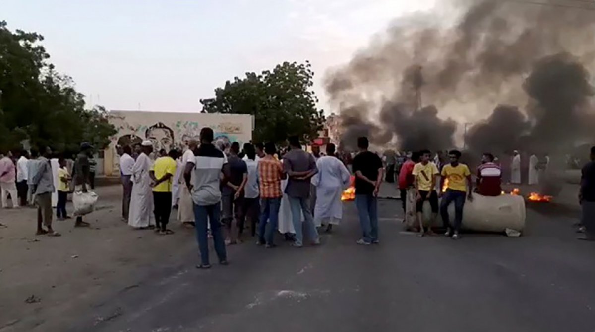 Sudan’da darbe girişimi: Başbakan ev hapsine alındı #1