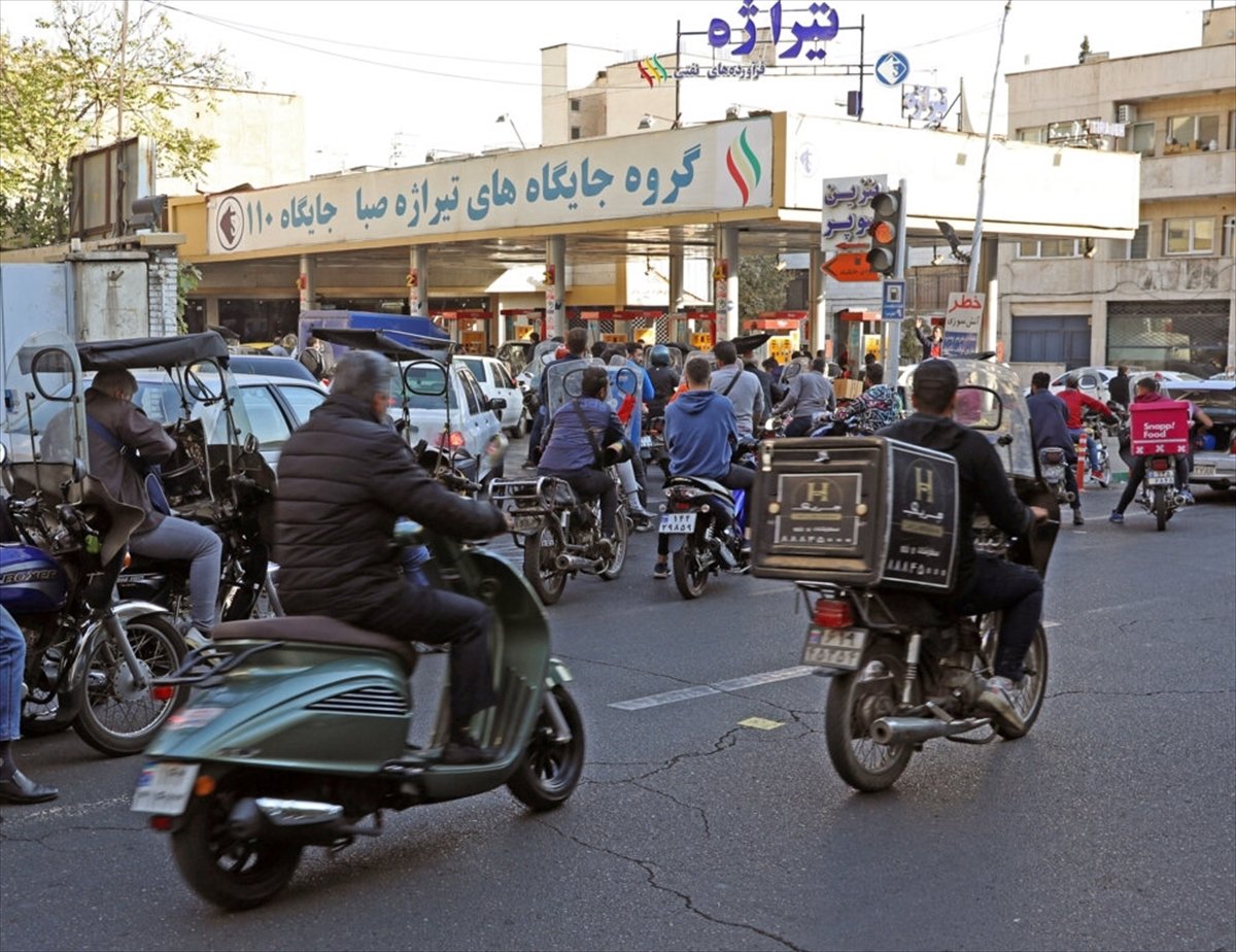 İran da benzin krizi, kuyruklar oluşturdu #3