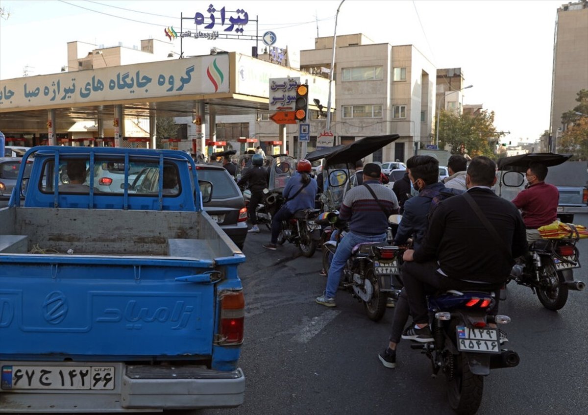 İran da benzin krizi, kuyruklar oluşturdu #5