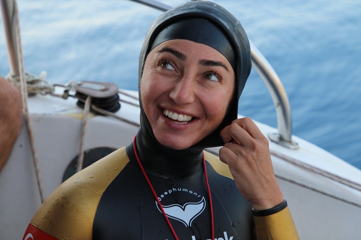 Şahika Ercümen broke the world record with a 100-meter dive #1