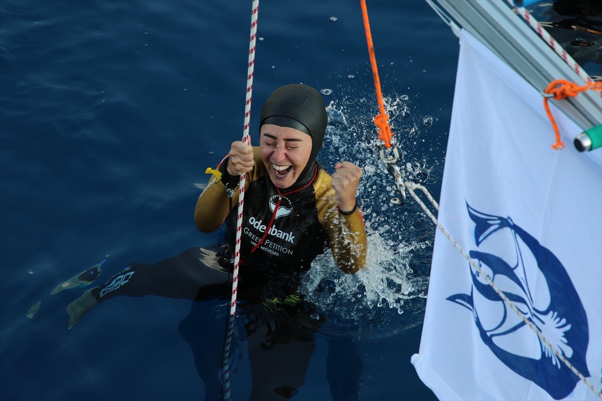 Şahika Ercümen broke the world record with a 100-meter dive #5