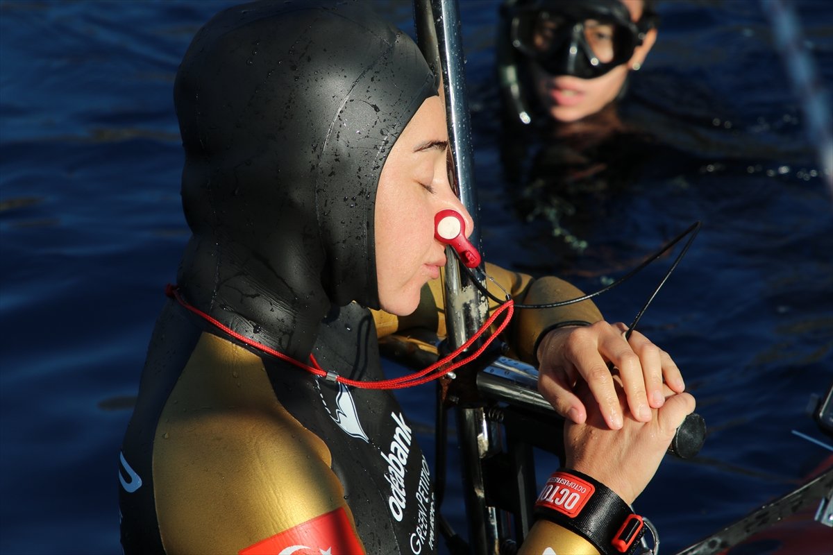 Şahika Ercümen broke the world record with a 100-meter dive #2