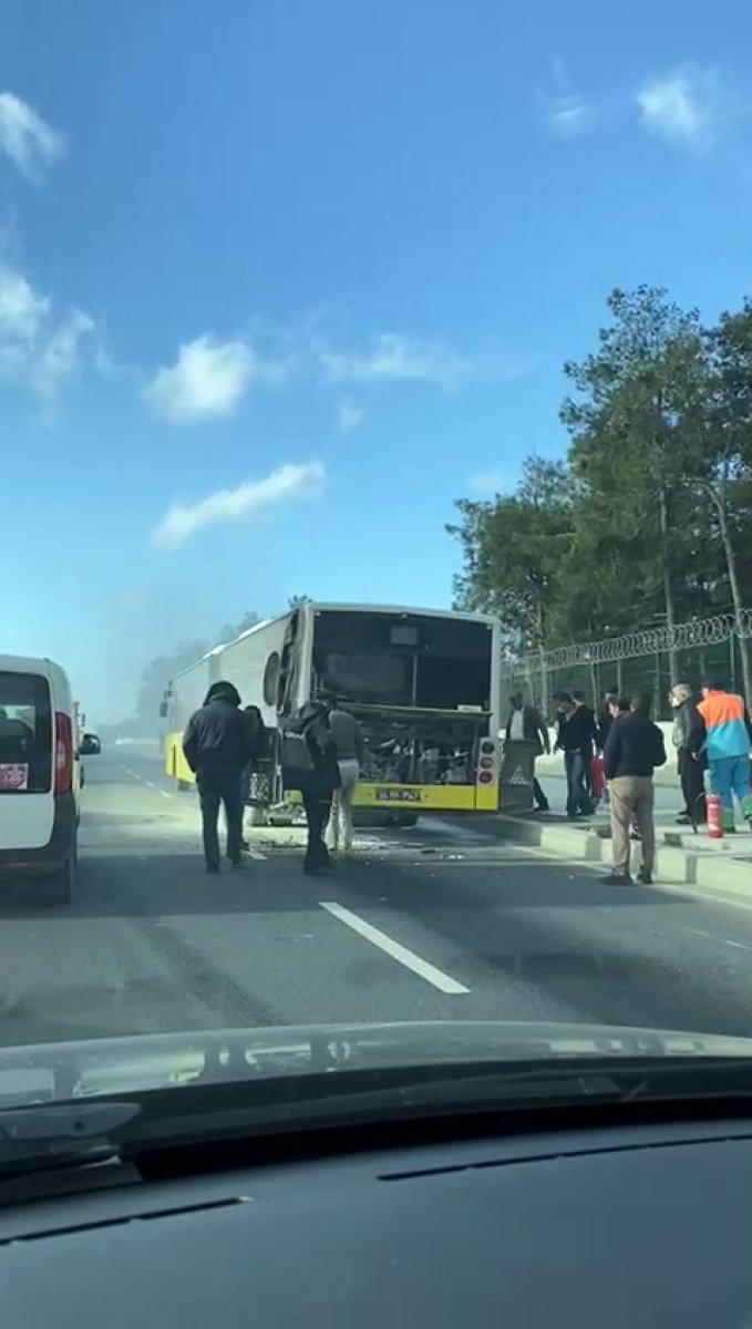 Başakşehir de İETT otobüsünde yangın #1