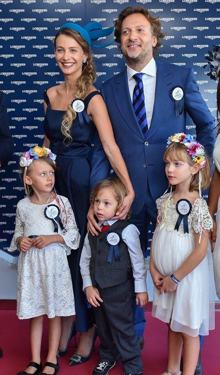 Tuba Ünsal ın güzelliği kızına geçmiş! Anne-kız birbirinin kopyası... #7