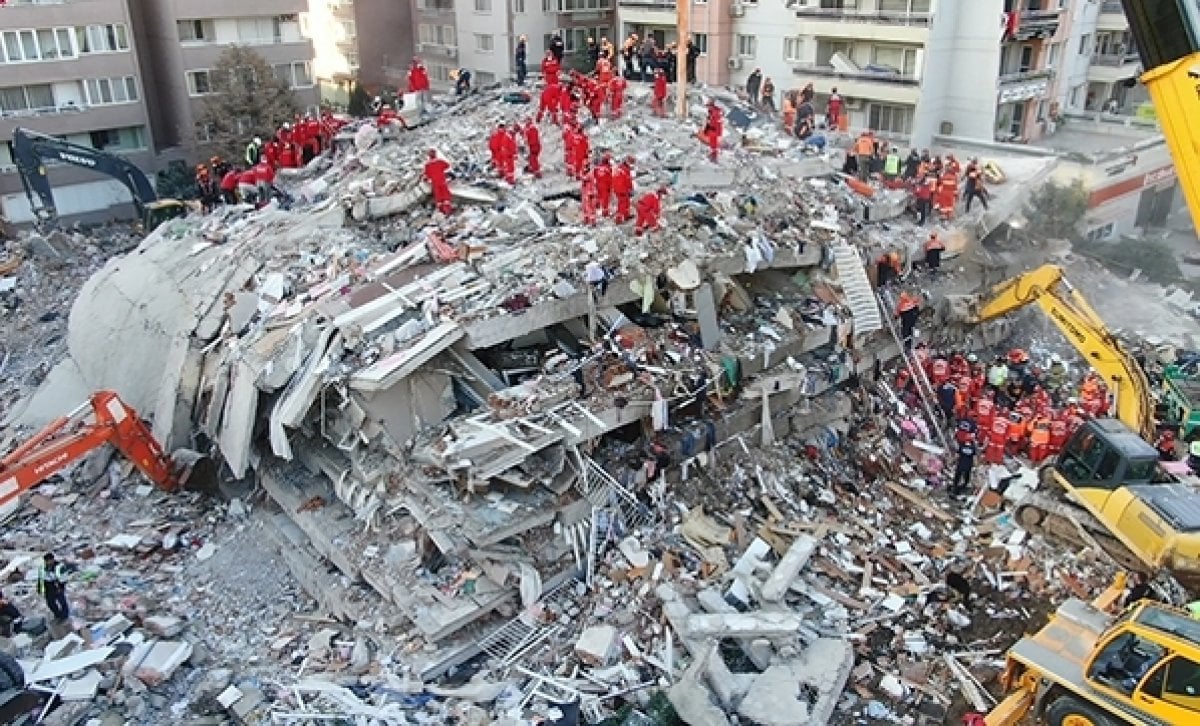 İzmir depreminde hayatını kaybeden 117 kişi anıldı #10