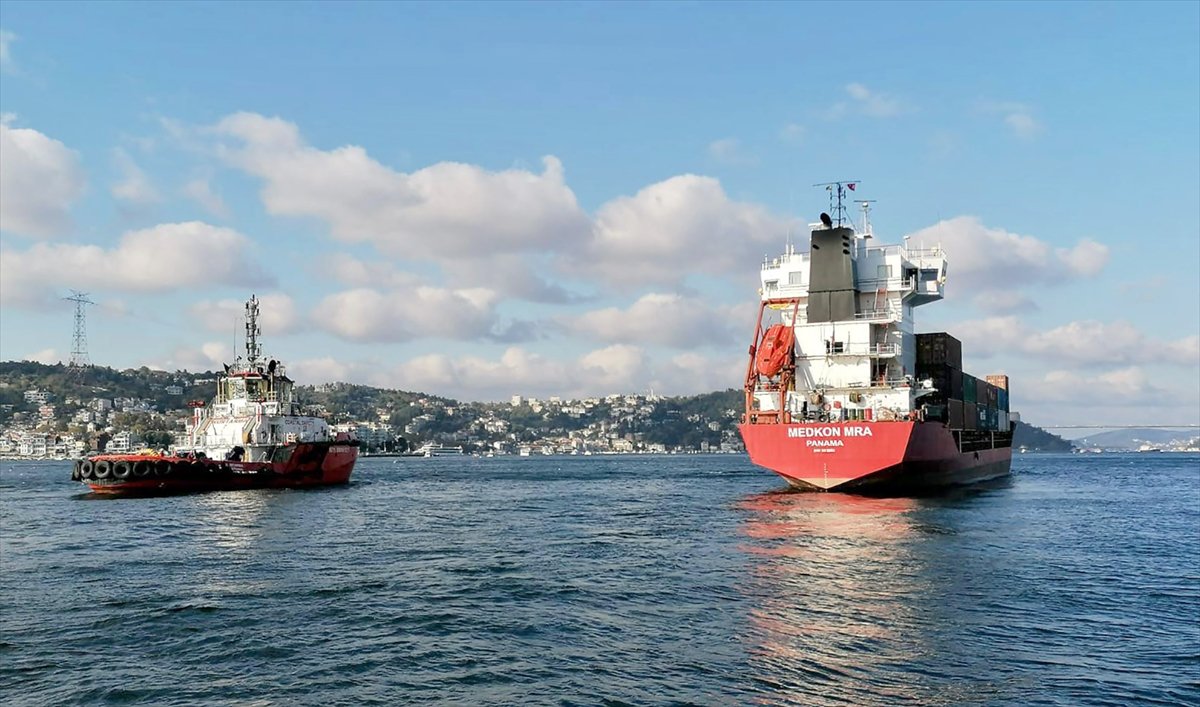 Istanbul Bogazi Nda Kargo Gemisi Suruklendi