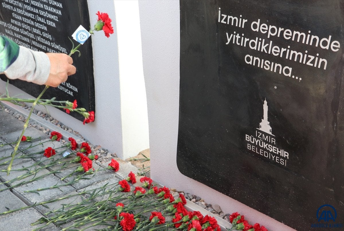 İzmir depreminde hayatını kaybeden 117 kişi anıldı #4
