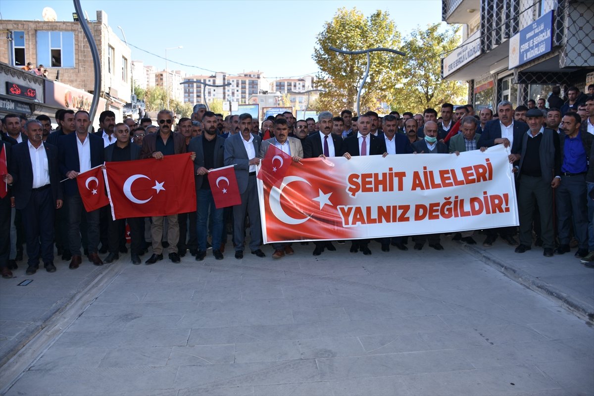 Şehit yakınları İyi Partili Lütfü Türkkan ı protesto etti #10