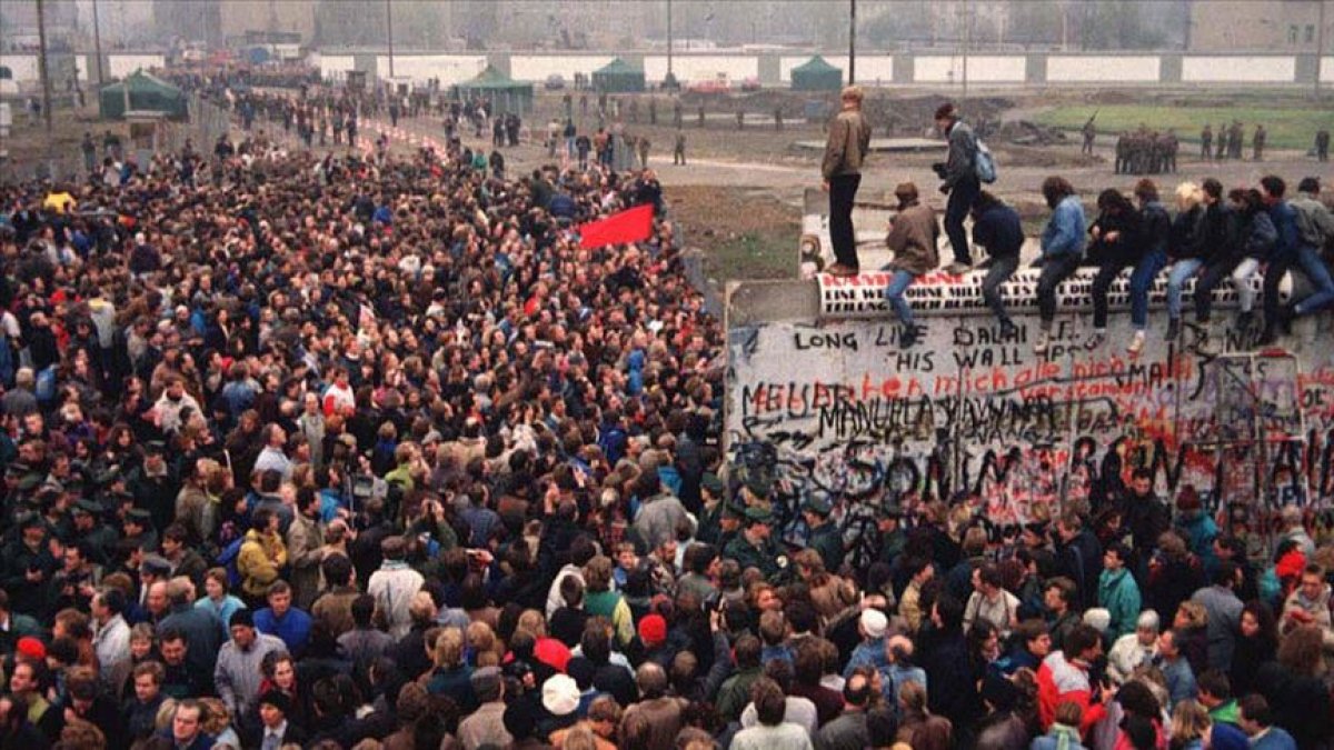 Berlin Duvarı nın yıkılışının 32. yılı: Doğu Almanya halen Batı dan geride #6