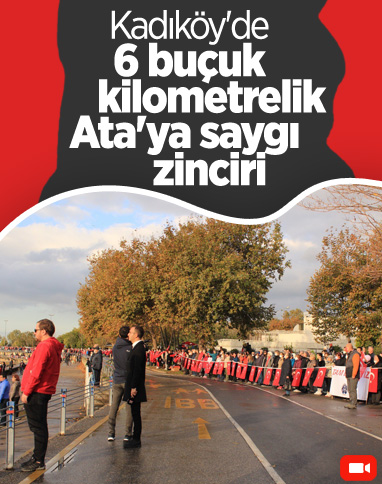 Kadıköy'de 6 buçuk kilometrelik Ata'ya saygı zinciri oluşturuldu