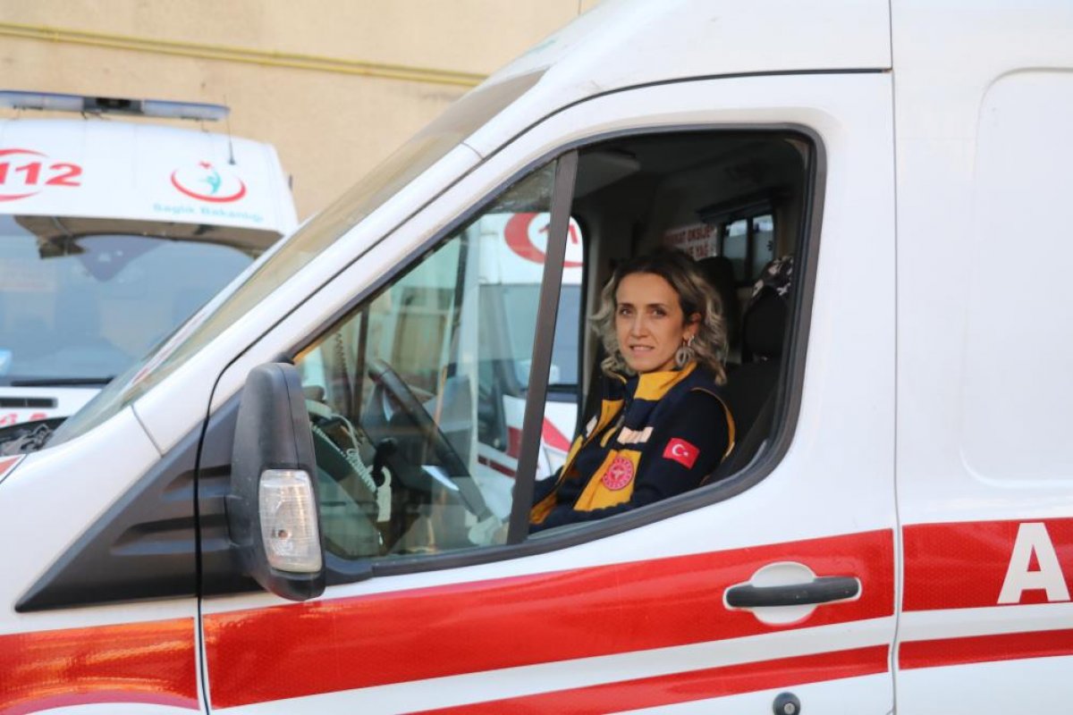 Rize nin kadın ambulans şoförleri takdir topluyor #5