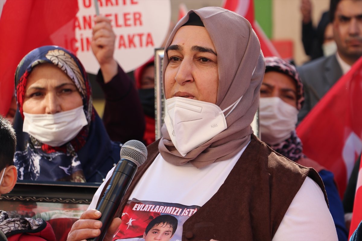 Diyarbakır annesi: Pervin Buldan ın kızı Avrupa da geziyor, benim kızım dağda #7