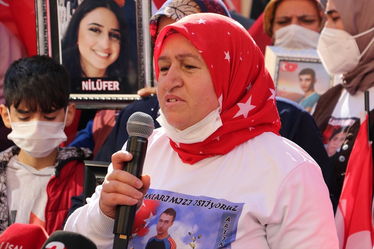 Diyarbakır annesi: Pervin Buldan ın kızı Avrupa da geziyor, benim kızım dağda #10