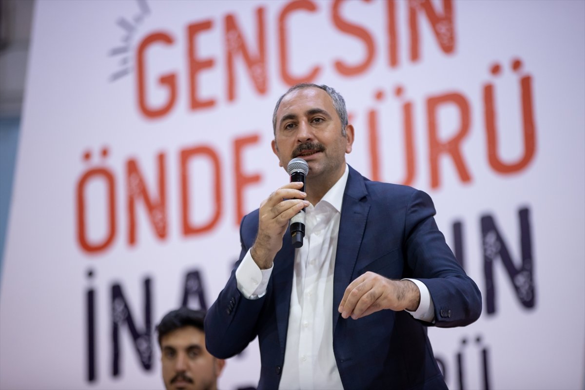 Adalet Bakanı Abdulhamit Gül, Diyarbakır da gençlerle voleybol oynadı #2