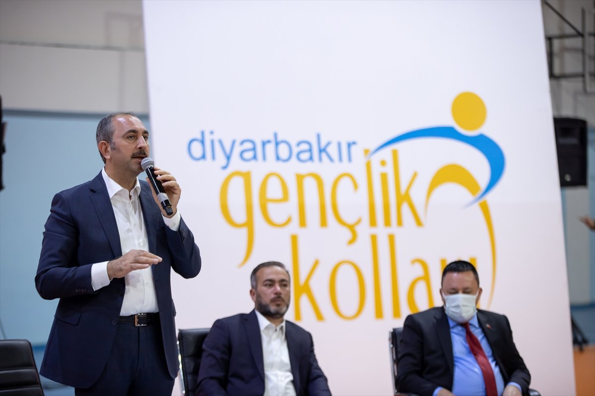 Adalet Bakanı Abdulhamit Gül, Diyarbakır da gençlerle voleybol oynadı #6